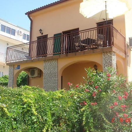 Apartments Renata Примоштен Екстер'єр фото