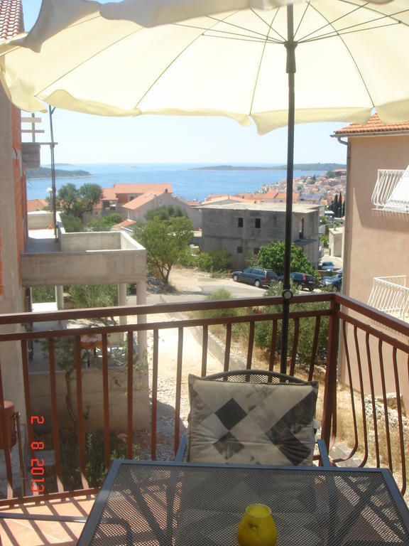 Apartments Renata Примоштен Екстер'єр фото