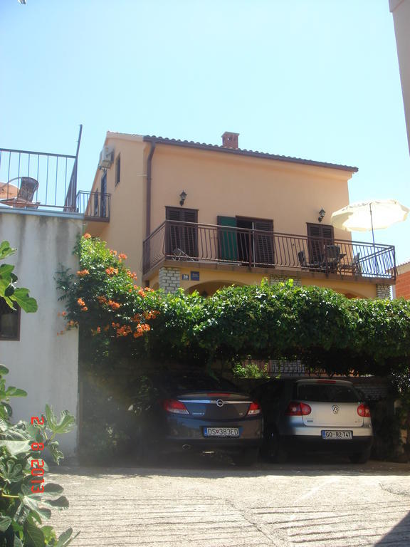 Apartments Renata Примоштен Екстер'єр фото